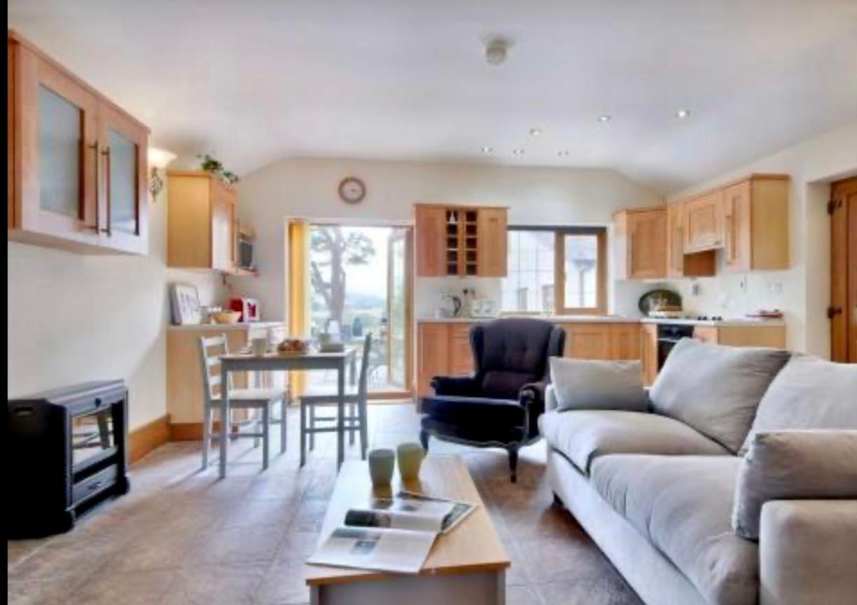 Mountain View Cottage, Hot Tub , Stunning Views Llanhamlach ภายนอก รูปภาพ