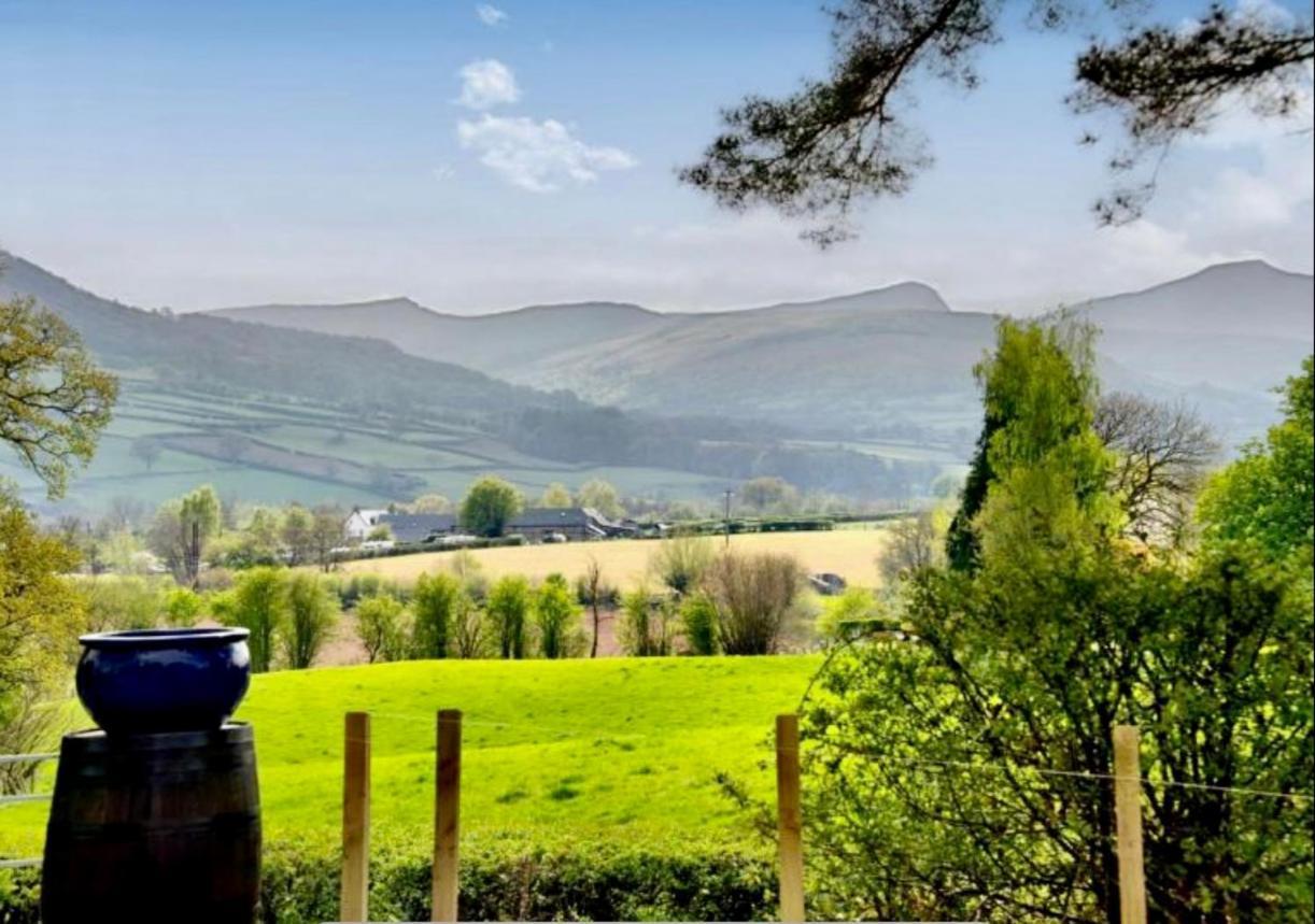 Mountain View Cottage, Hot Tub , Stunning Views Llanhamlach ภายนอก รูปภาพ