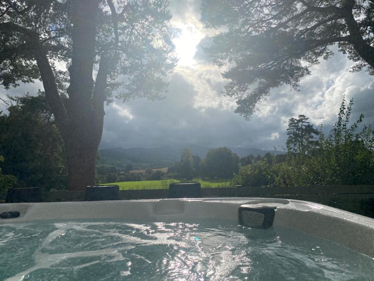 Mountain View Cottage, Hot Tub , Stunning Views Llanhamlach ภายนอก รูปภาพ